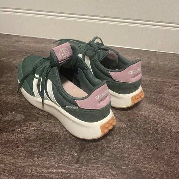 RARE ADIDAS FIND!!! LIKE NEW!!!Classic adidas driver style green with pink - Picture 2 of 15